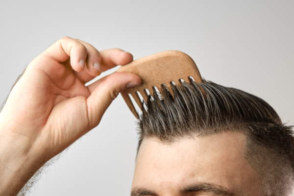 Brossage cheveux secs illustration brossage cheveux
