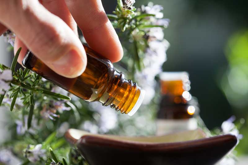 Huiles essentielles et végétales bouteille d'huile essentielle pour massage